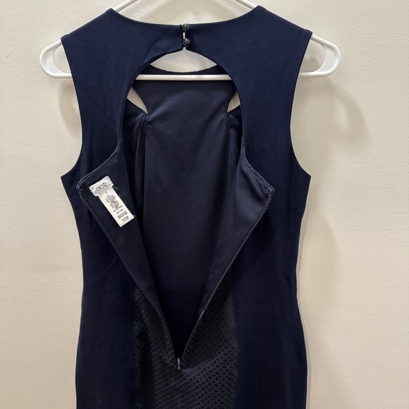 Cache Navy Blue Embroidered Contrast Knit Cutout Sheath Dress Sz 4 Keyhole Back - Picture 3 of 11